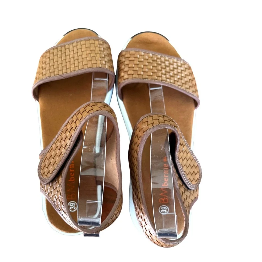 Bernie Mev New York Tan Woven Platform Sandals Womens Size 39/8‎ Hook Loop Strap